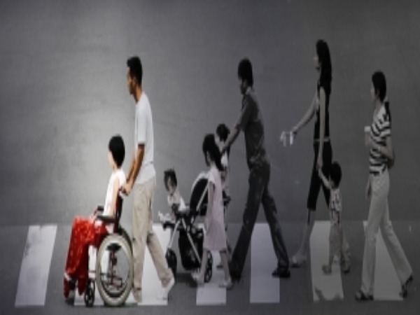 六名女子向前走(標題圖檔)